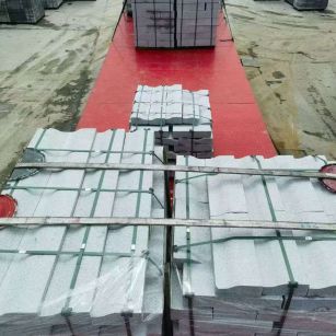 曲靖 芝麻白仿形加直形路沿石出货日常