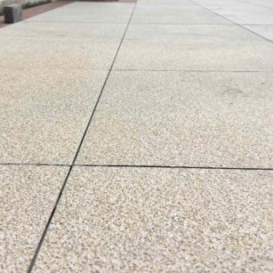 曲靖 黄金麻花岗岩石板材荔枝面地面铺装效果