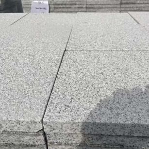 曲靖 白麻花岗岩石材推荐 荔枝面地铺石