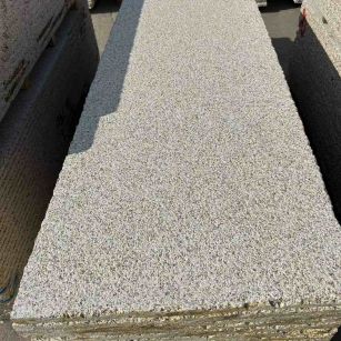 曲靖 黄金麻花岗岩荔枝面毛板，半成品