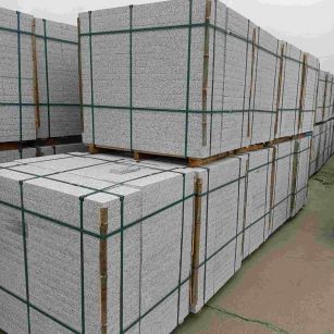 曲靖 白麻花岗岩石材荔枝面地铺石（300*600*50）