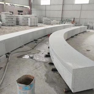 曲靖芝麻白花岗岩石板材 园林光面弧形坐凳