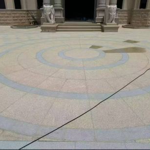 曲靖 黄金麻芝麻灰花岗岩石材地铺拼接效果