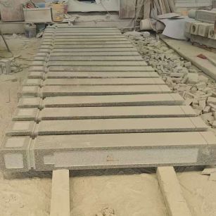 曲靖 芝麻白异形加工雕刻-栏杆大柱，方柱