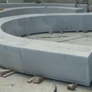 曲靖 芝麻白花岗岩光面弧形坐凳