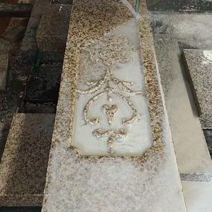 曲靖 黄金麻花岗岩异形加工雕刻栏杆大柱