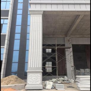 曲靖 芝麻白光面花岗岩门楼大柱（罗马柱）配雕花底座