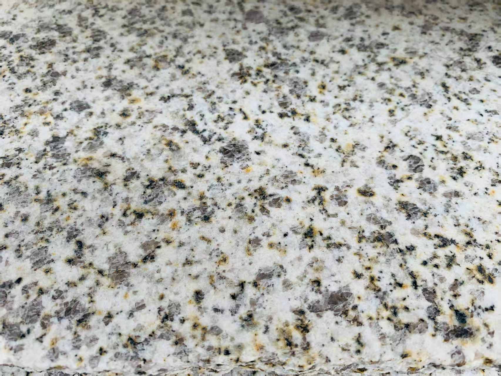 曲靖 黄金麻花岗岩石材浅黄光面