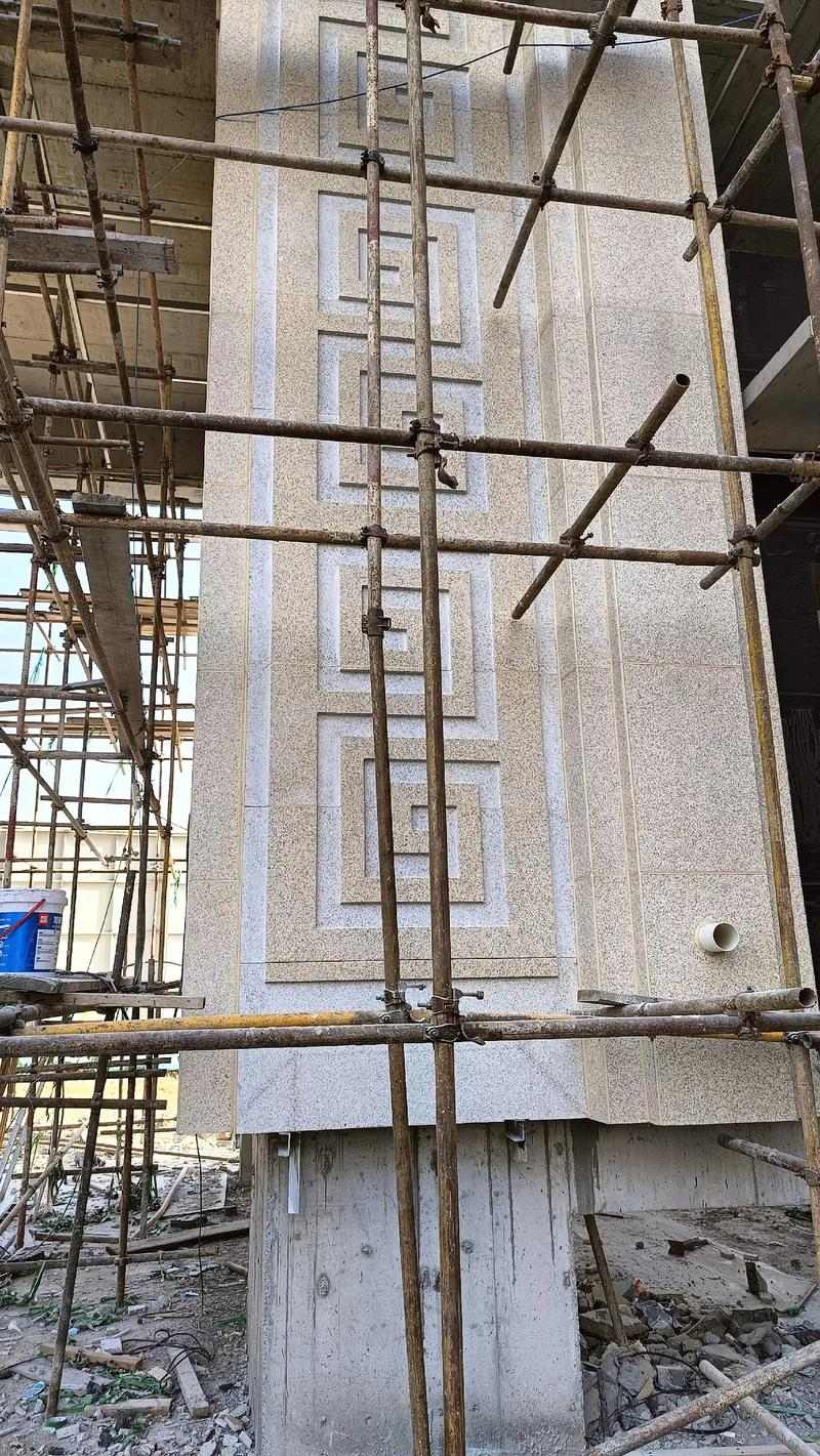 曲靖 黄金麻花岗岩别墅外墙干挂回纹造型效果