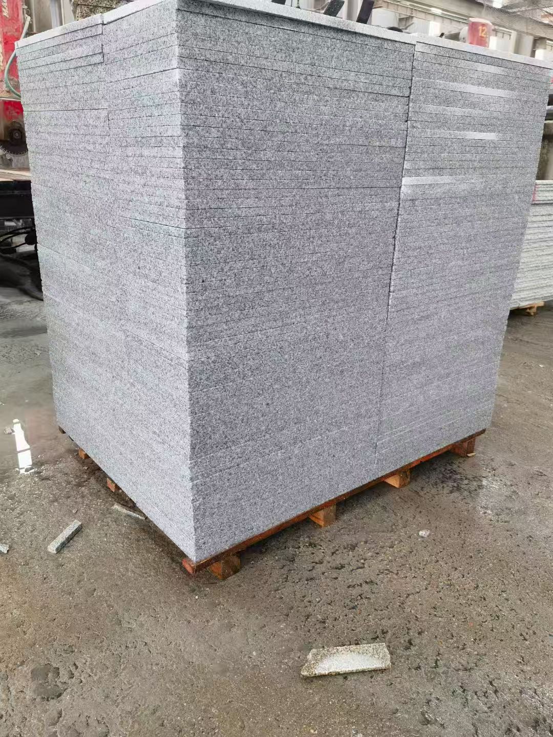 曲靖 芝麻白火烧面1.8厚300*600地铺石，尺寸标准，厚薄均匀