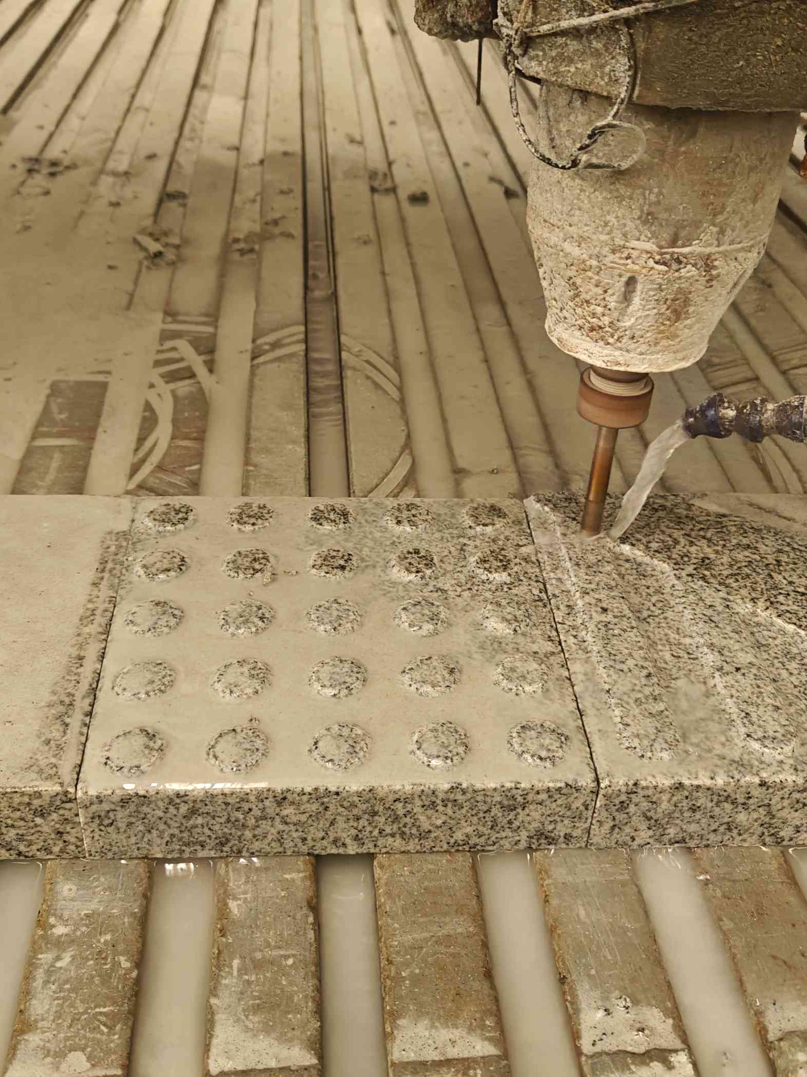 曲靖 芝麻白花岗岩石材盲人石、盲道石、盲点石