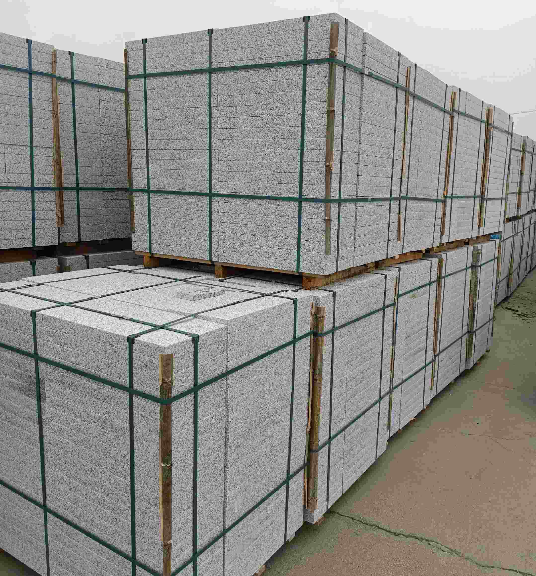 曲靖 白麻花岗岩石材荔枝面地铺石（300*600*50）