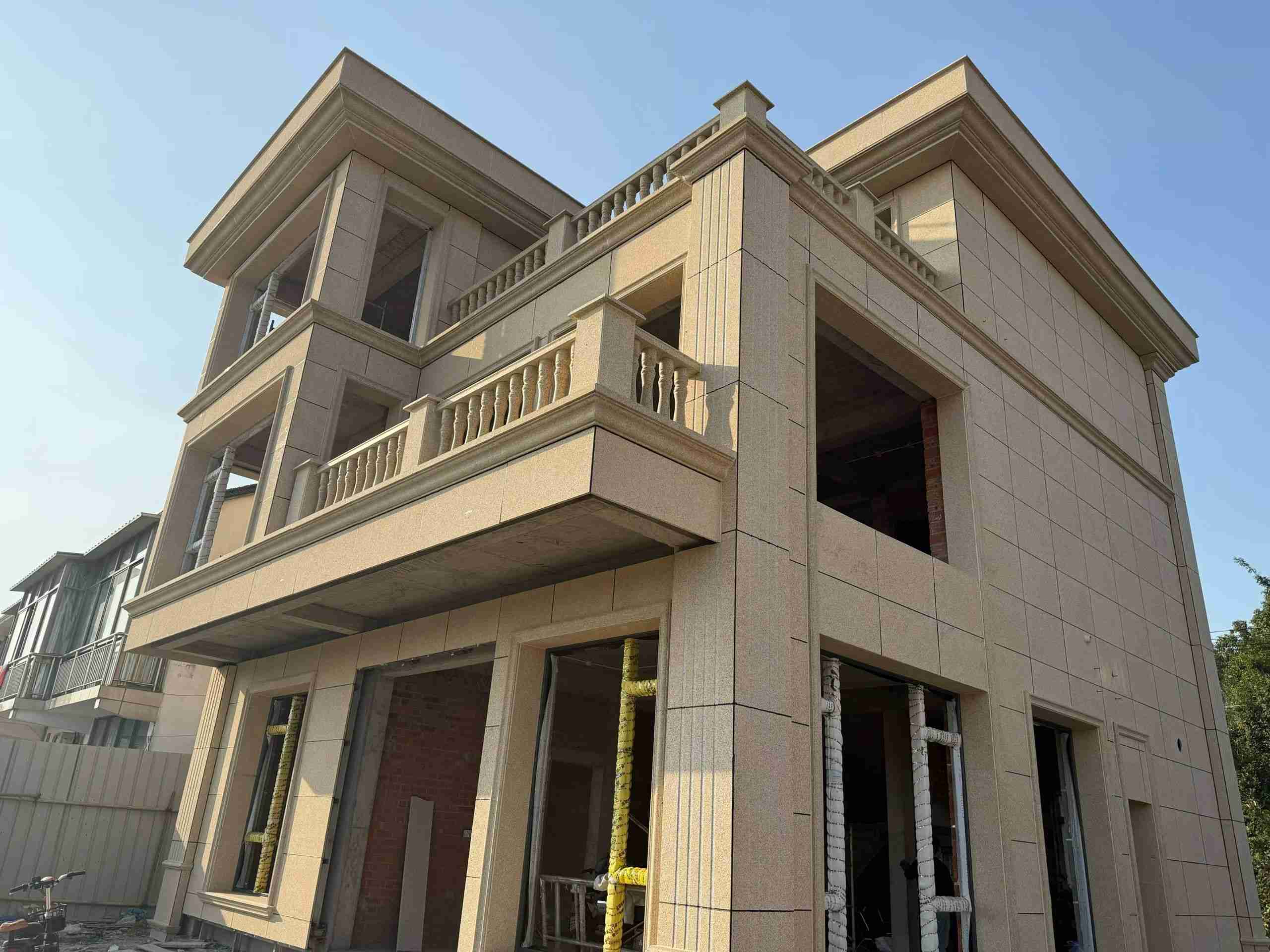 曲靖 黄金麻花岗岩石材荔枝面外墙干挂效果展示