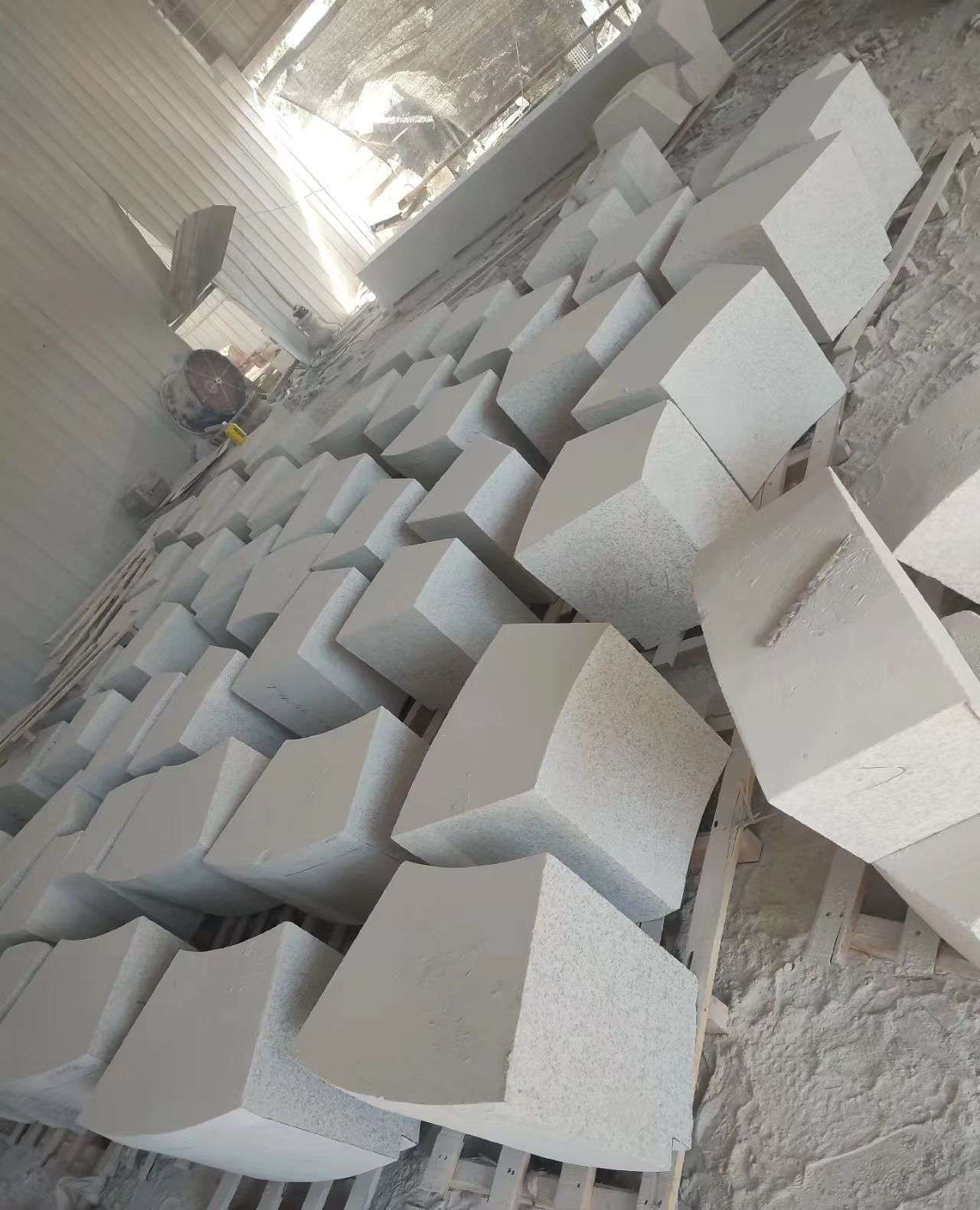 曲靖 白麻花岗岩异形坐凳