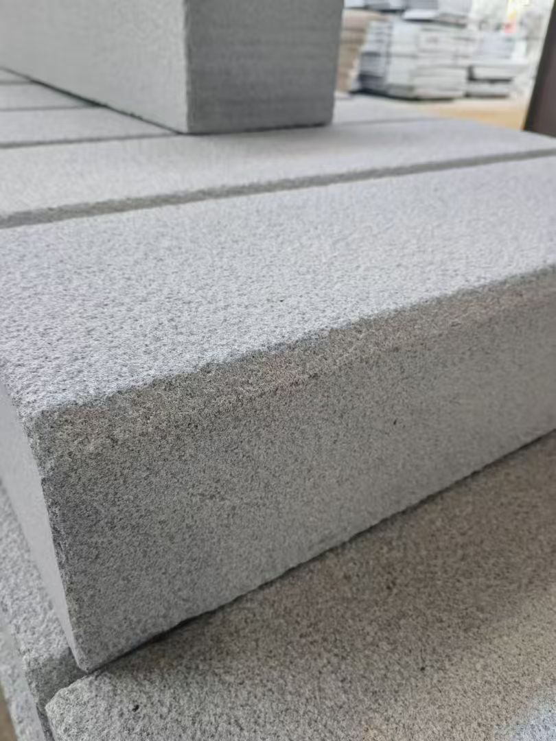 曲靖 芝麻灰荔枝面路沿石