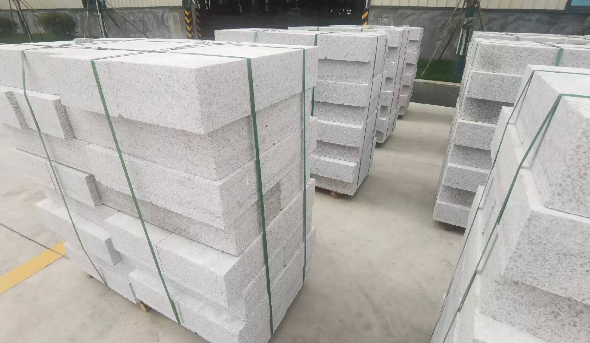 曲靖 白麻花岗岩路沿石，立缘石，平缘石，路牙石，道牙石，马路牙子等