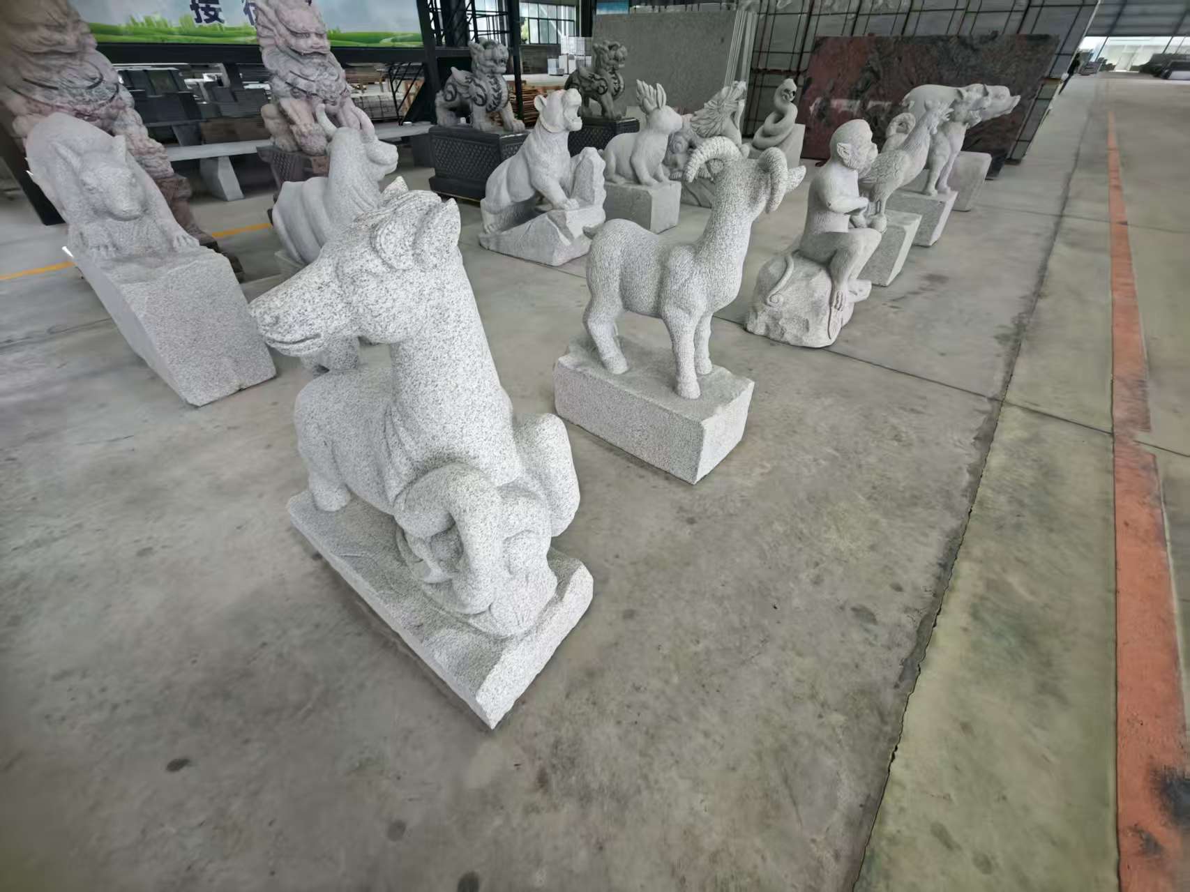 曲靖 芝麻白花岗岩造型立体雕刻——十二生肖