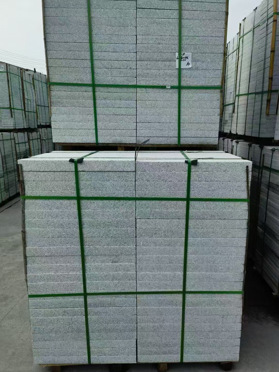 曲靖 芝麻白火烧，园林广场市政工程地铺石，1.8~5.0厚均有现货