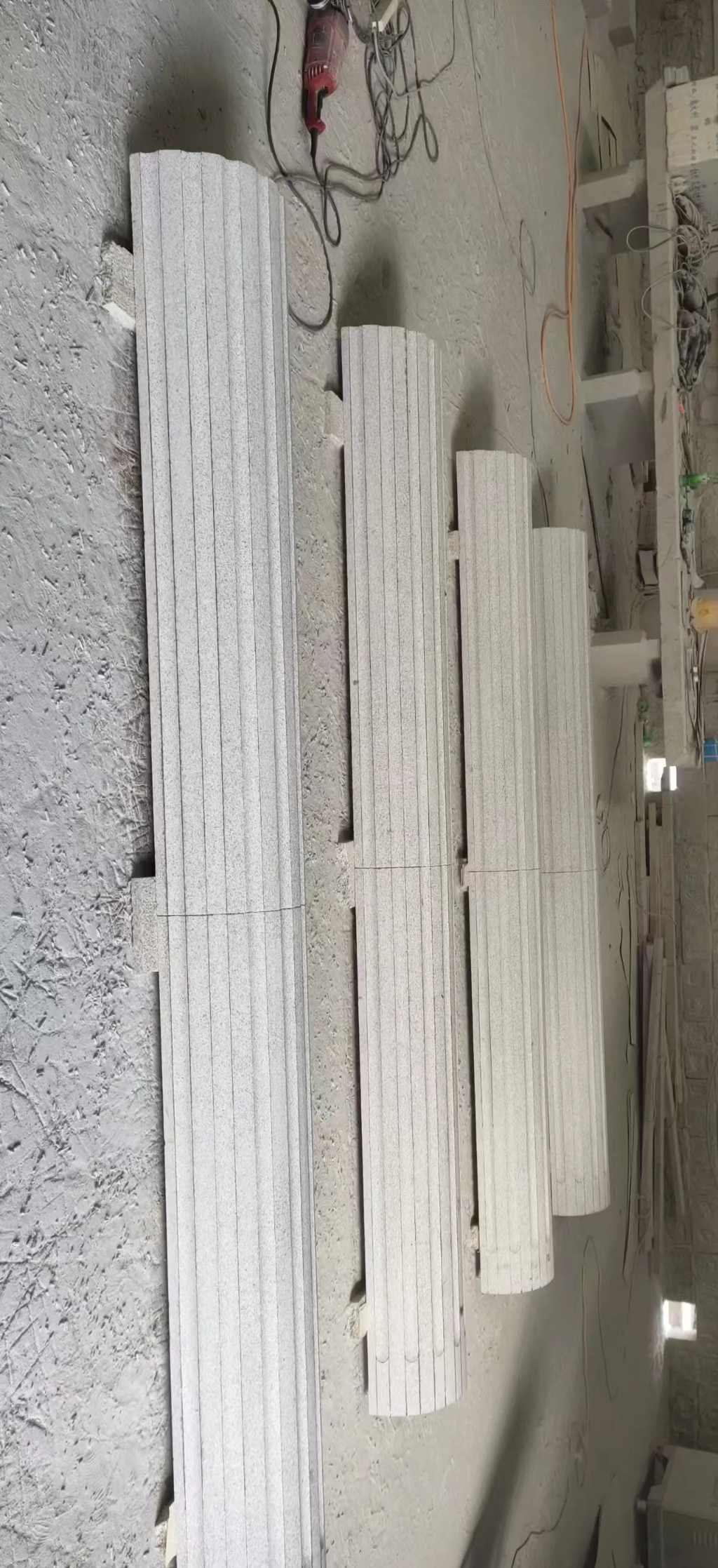 曲靖 花岗岩厂家带你看白麻花岗岩门楼大柱柱皮