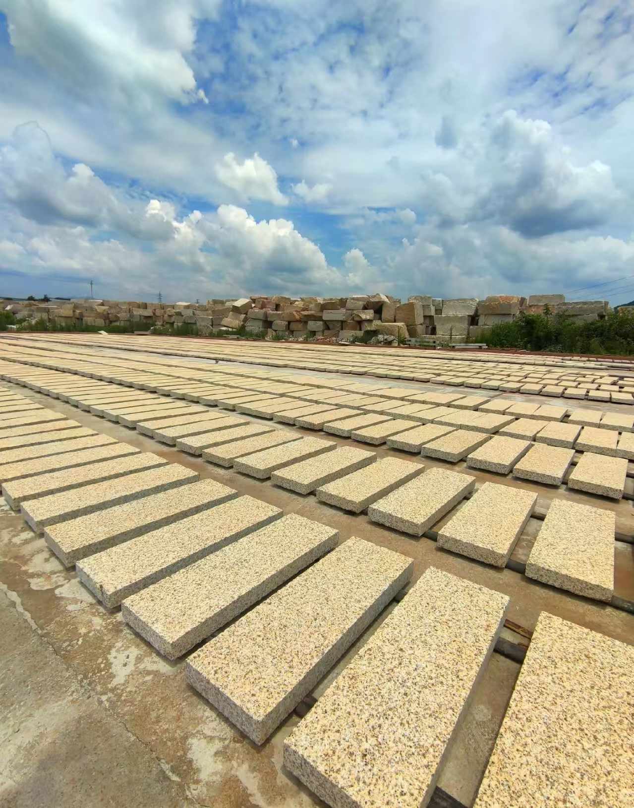 曲靖 黄金麻荔枝面花岗岩石材地铺石防护中