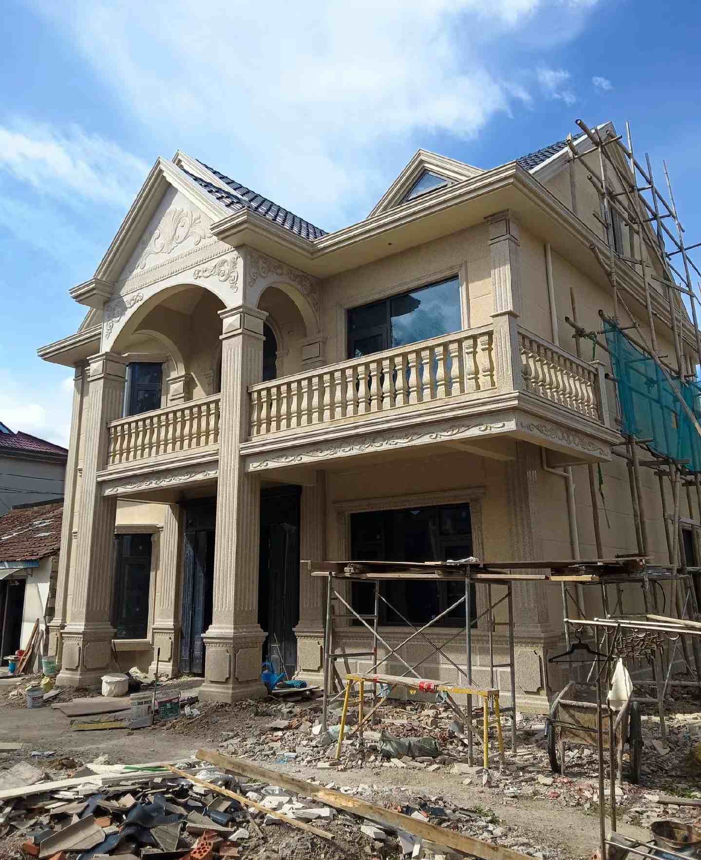 曲靖 黄金麻花岗岩石材私人别墅雕花门楼柱阳台栏杆