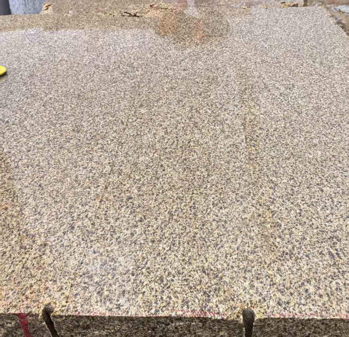 曲靖 黄金麻花岗岩石材方料