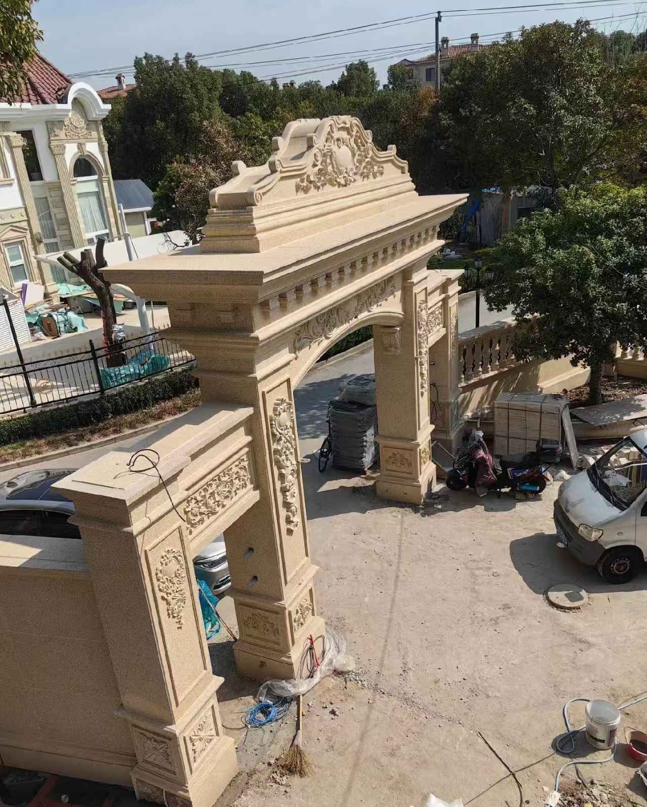 曲靖 黄金麻荔枝面花岗岩别墅门楼