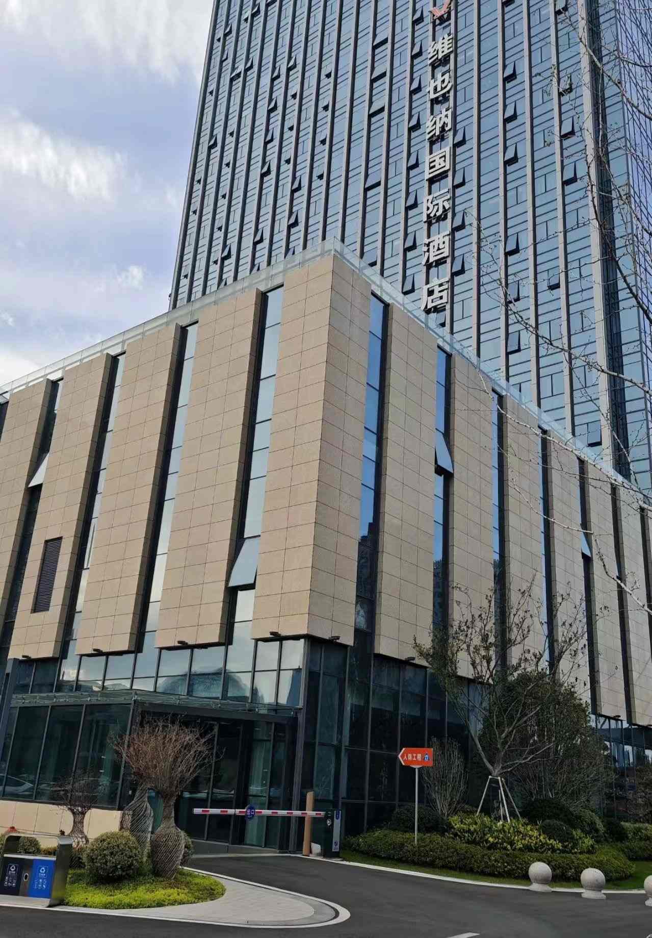 曲靖 黄金麻花岗岩外墙干挂