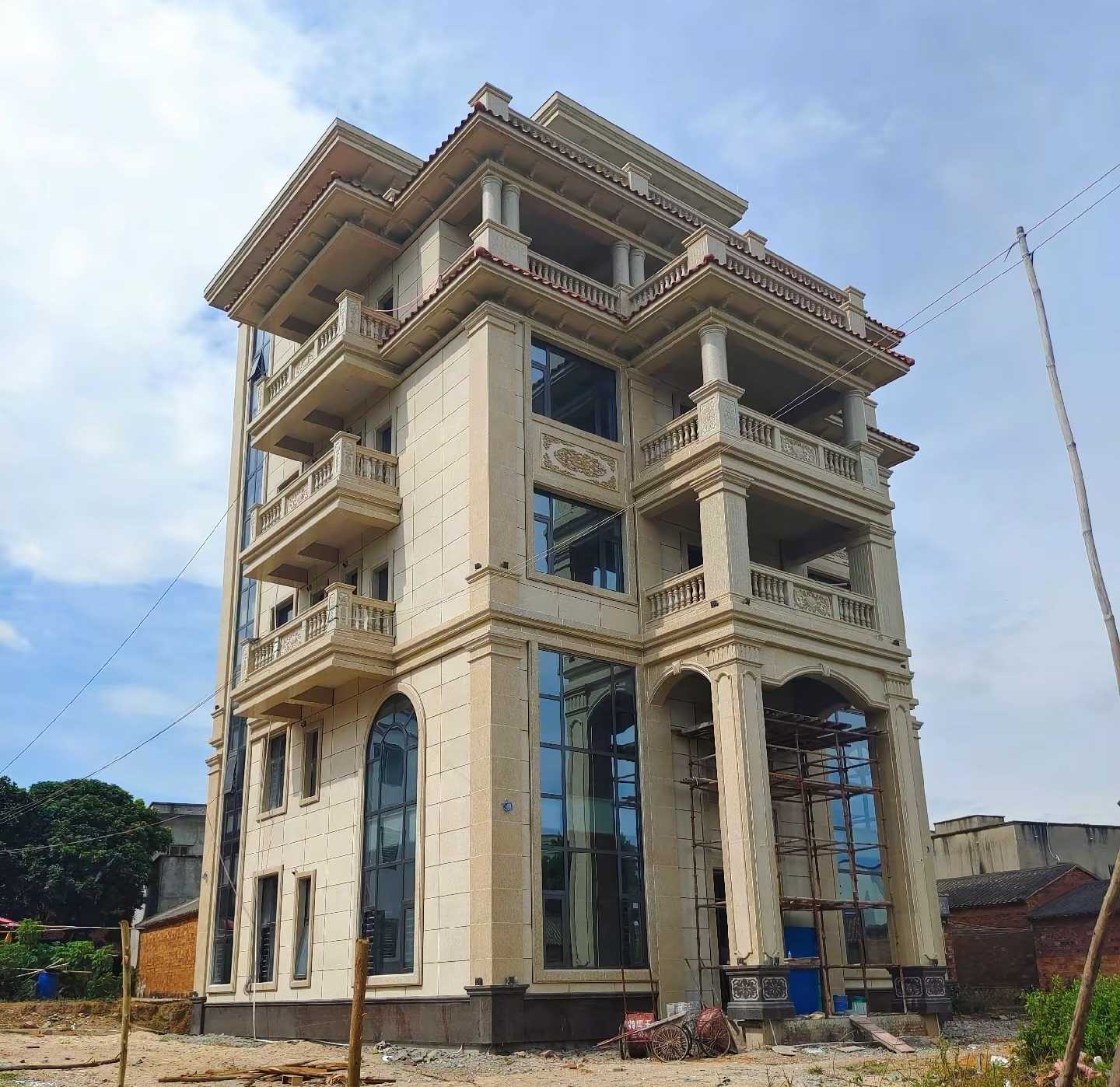 曲靖 黄金麻花岗岩石材别墅外墙干挂搭配（雕花栏杆花瓶柱门楼罗马柱）