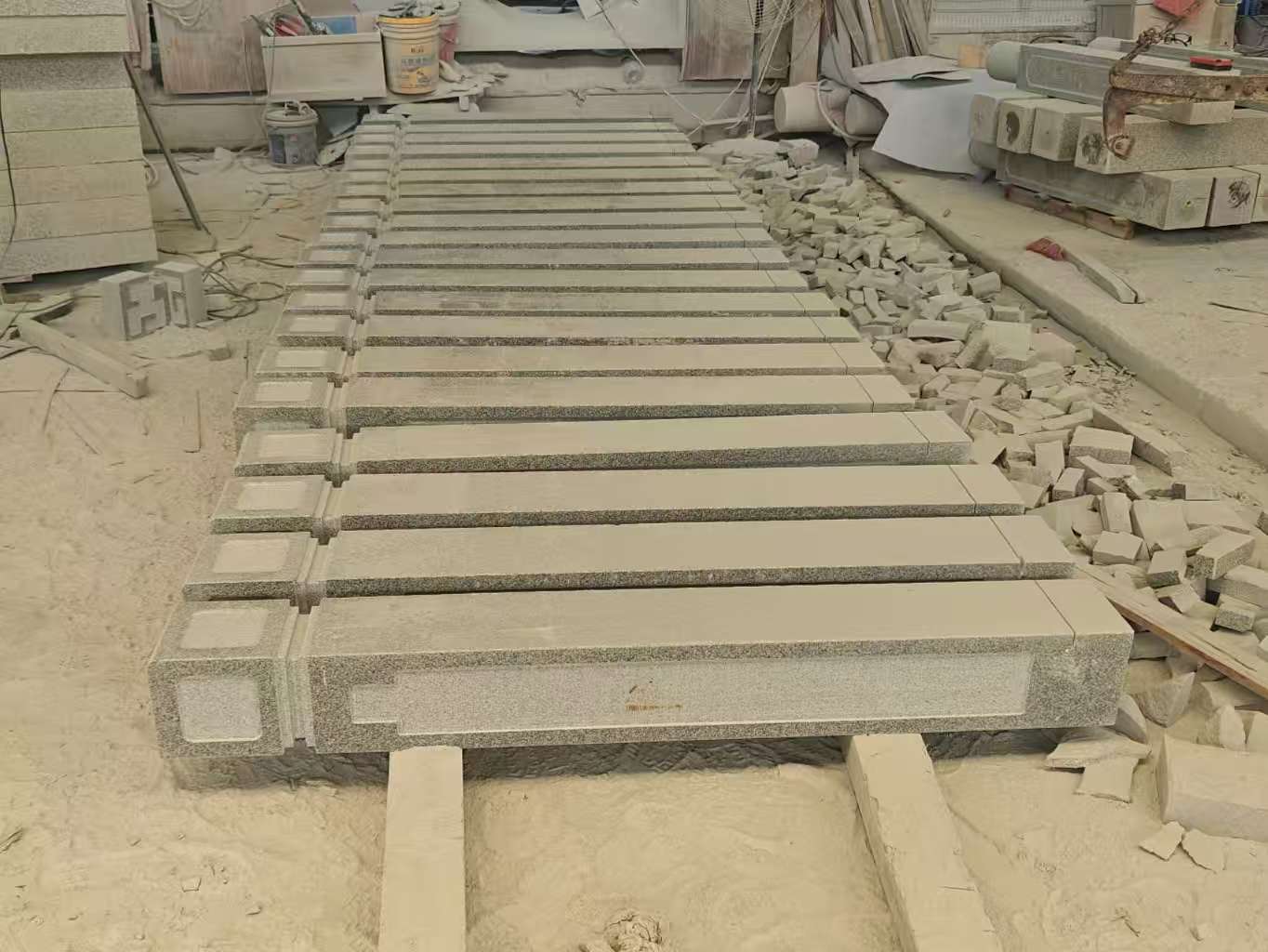 曲靖 芝麻白异形加工雕刻-栏杆大柱，方柱