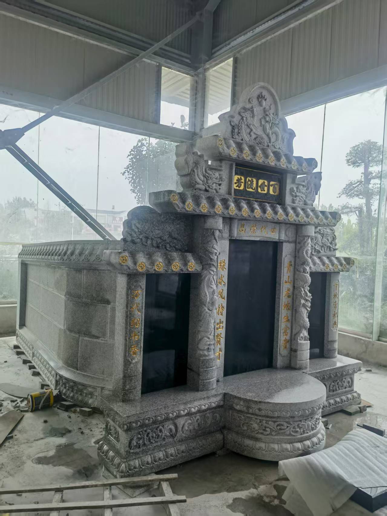 曲靖 芝麻白墓碑效果展示图