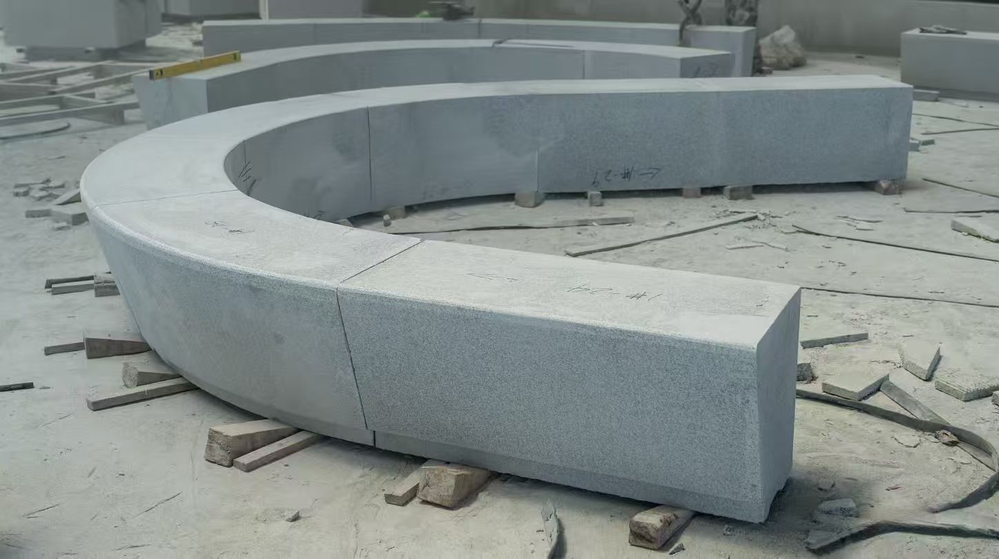 曲靖 芝麻白花岗岩光面弧形坐凳